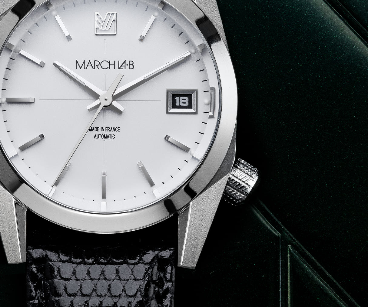 montre-AM69-automatique-white.jpg__PID:78624bde-0b0d-4bde-8052-1132e04fed46