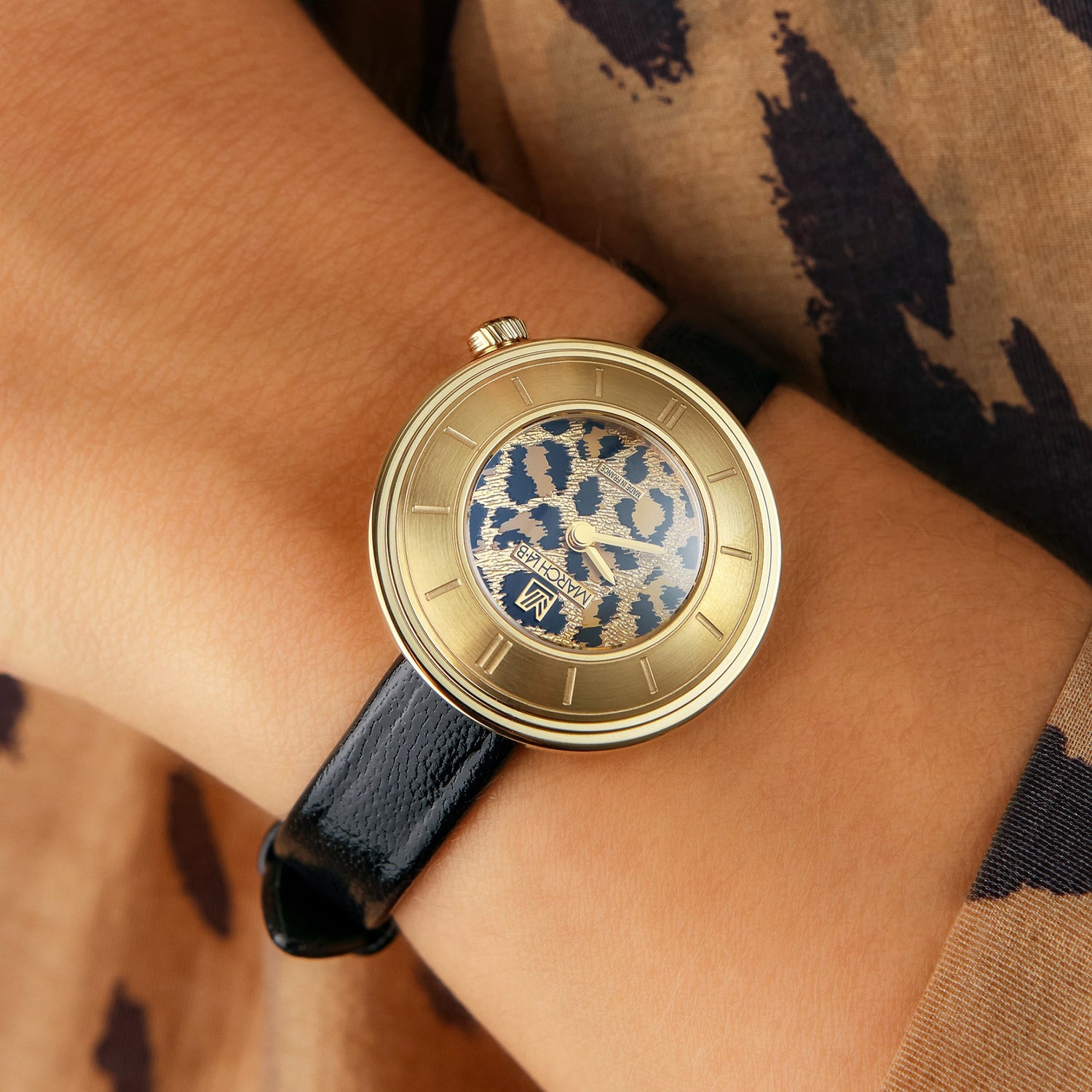 Photo portée d'une montre pour femme de la marque française March LAB cadran cheetah