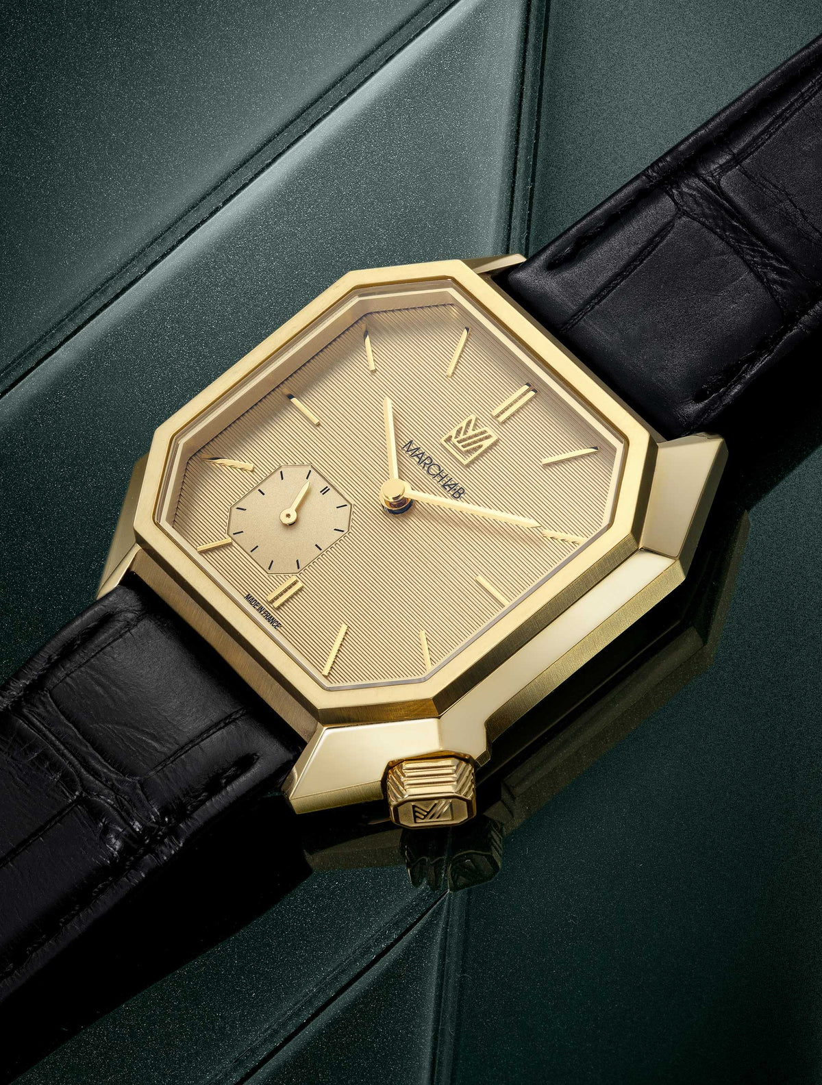 Un souffle art-deco - Page 2 Montre-march-lab-mansart-automatique-petite-seconde-golden-hour-alligator-noir-3x4