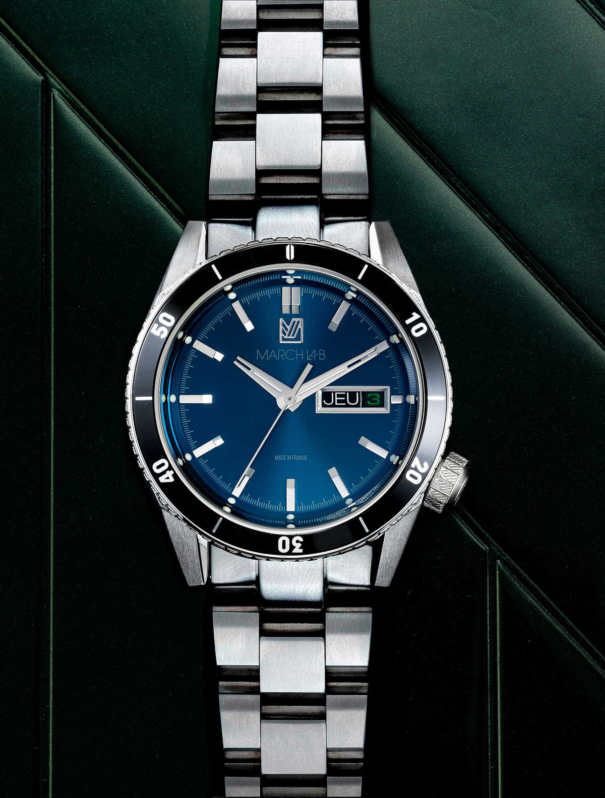 Montre March LAB AM2 ELECTRIQUE Ocean 39 Mm - Boîtier Carré Acier, Cadran Bleu - État Très Peu Porté