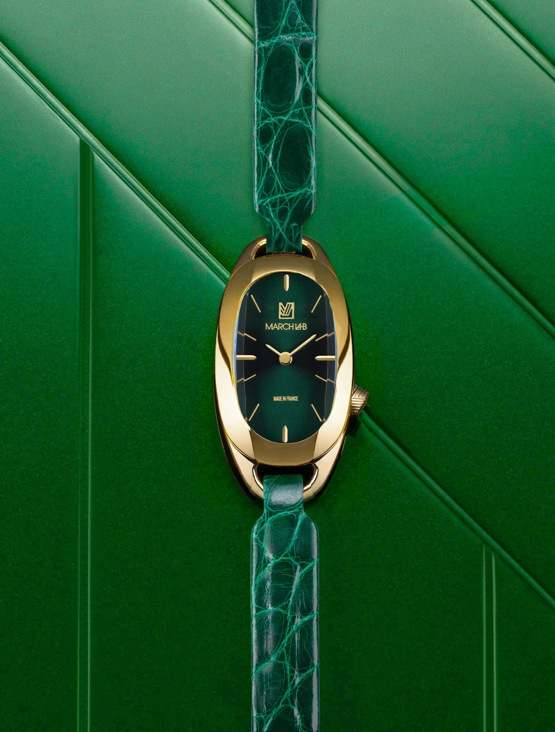 Montre March LA.B modèle OBLONGUE Emerald pour femme équipée d'un bracelet en alligator vert