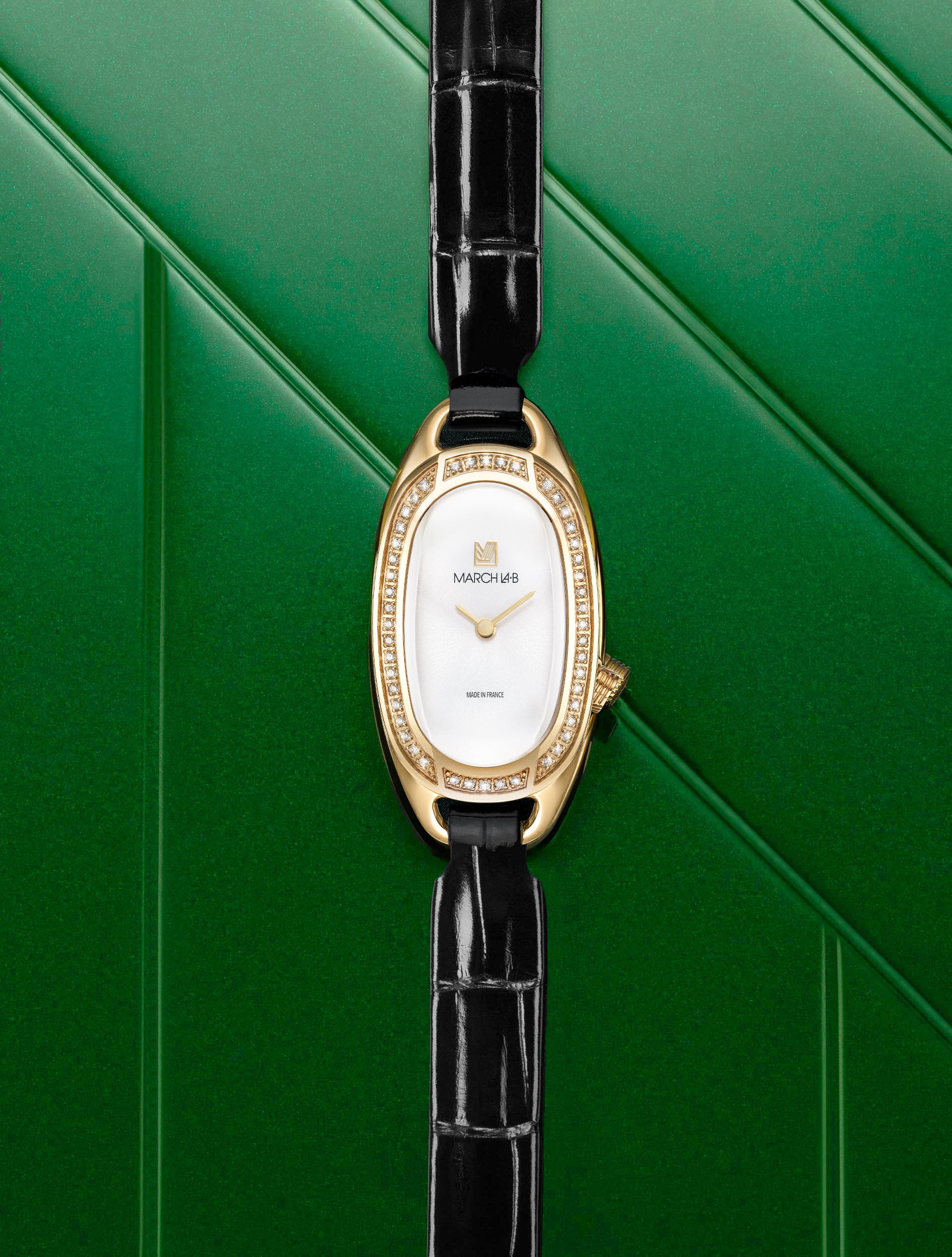 Nouvelle montre femme MARCH LA.B de la collection OBLONGUE équipée d'un boitier serti de diamants naturels.